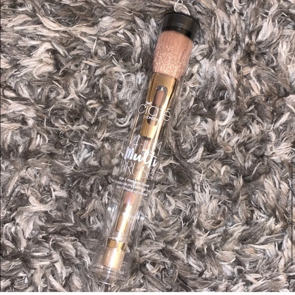 Ciate 4 in 1 make up brush - Picture 6 of 8